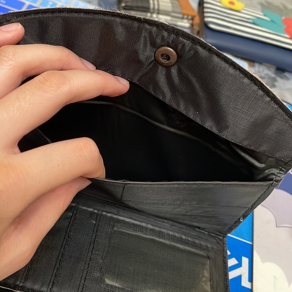 Guess Wallets - Picture 7 of 10